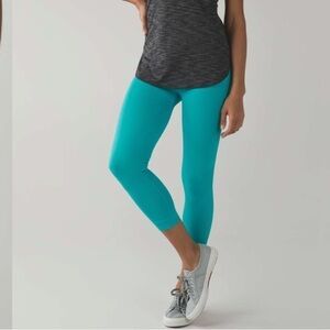 Lululemon Zone Crop (21") Seamless Leggings in Peacock Blue size 4